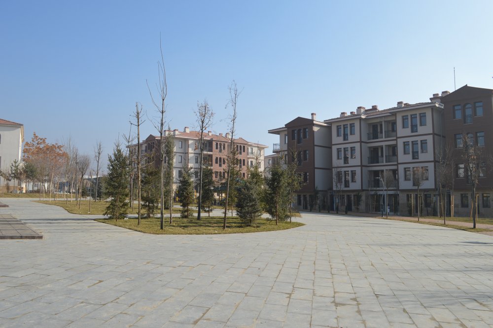 Elazığ'da depremzedeler için yapılan yeni konutlarda yaşam başladı