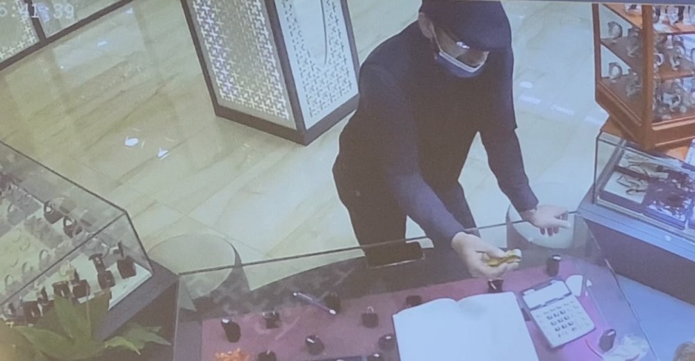Pendik'te kuyumcuya sahte altın satma girişimi
