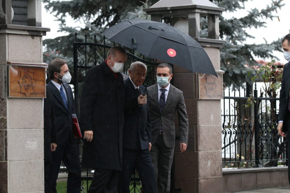 Sürpriz 1 saat 10 dakika: Cumhurbaşkanı Erdoğan, Bahçeli ile evinde görüştü
