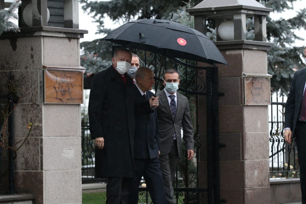 Sürpriz 1 saat 10 dakika: Cumhurbaşkanı Erdoğan, Bahçeli ile evinde görüştü