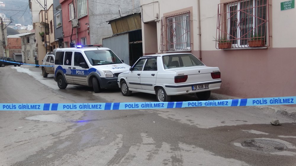 80 yaşındaki baba, tartıştığı oğlunu sokak ortasında bacağından vurdu