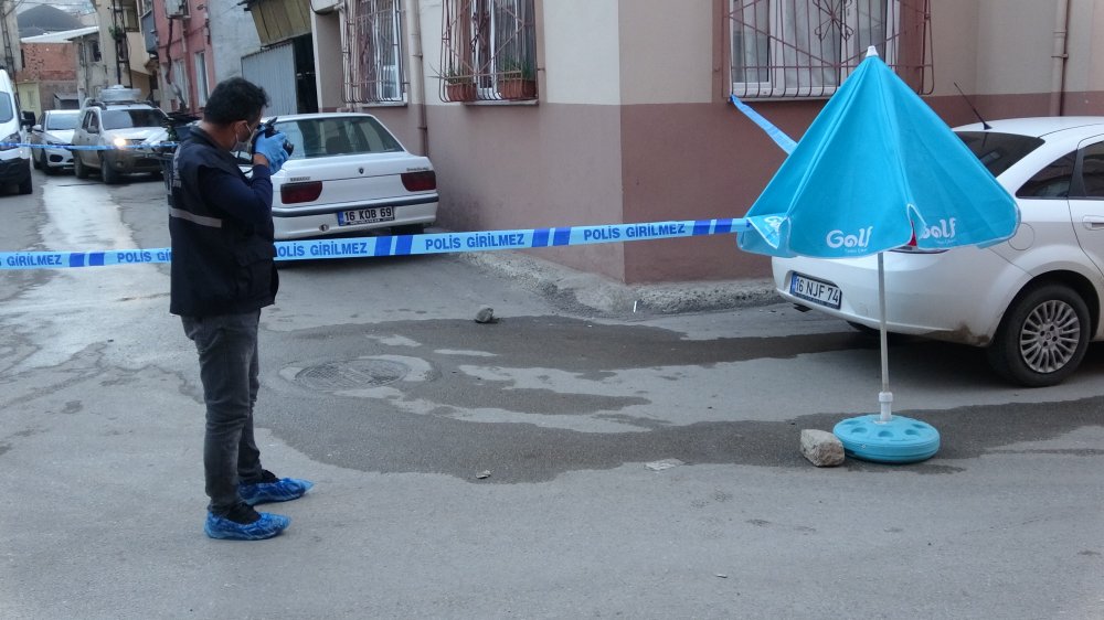 80 yaşındaki baba, tartıştığı oğlunu sokak ortasında bacağından vurdu