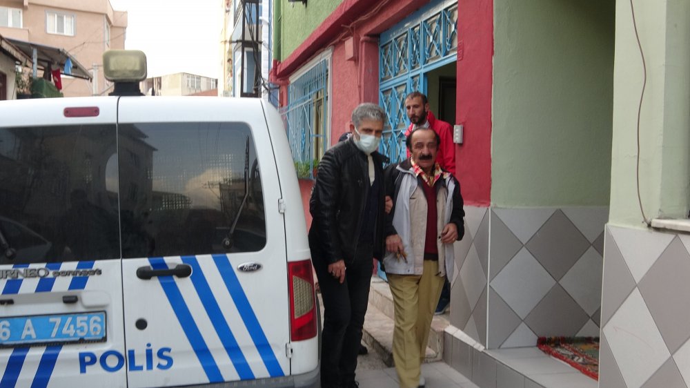 80 yaşındaki baba, tartıştığı oğlunu sokak ortasında bacağından vurdu