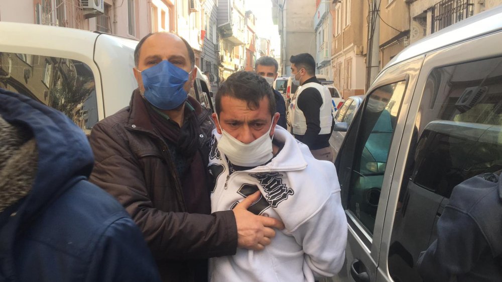 Alacaklılarına pompalı tüfek doğrulttu, komşuları ihbar edince yakalandı