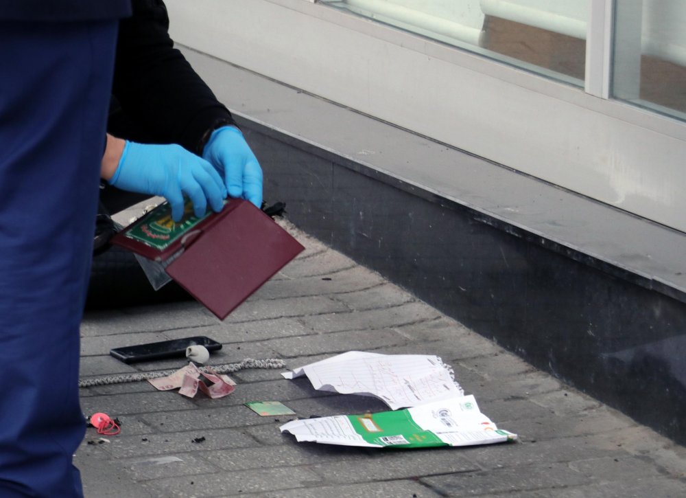 Banka şubesi önündeki şüpheli çanta, fünye ile patlatıldı