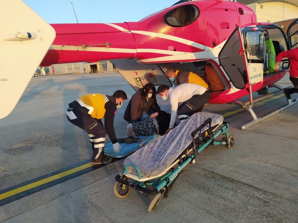 Başkale ve Bahçesaray'da durumları ağır olan 3 hasta, ambulans helikopterle Van'a getirildi