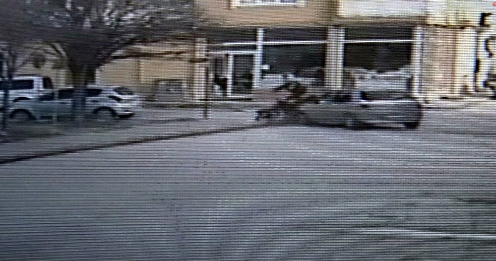 Edirne’de otomobille motosikletin çarpıştığı kaza kamera GÖRÜNTÜLERİNE ULAŞILDI