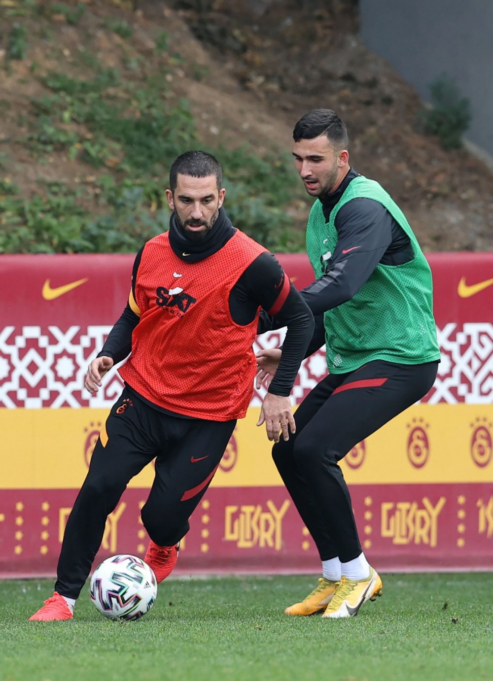 Falcao'nun sağ üst adale grubunda kısmi yırtık ve kanama belirlendi