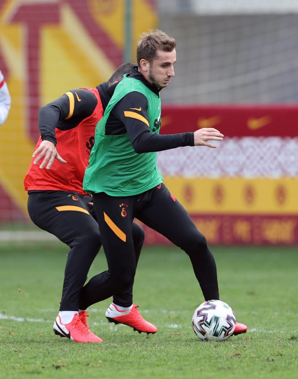 Falcao'nun sağ üst adale grubunda kısmi yırtık ve kanama belirlendi