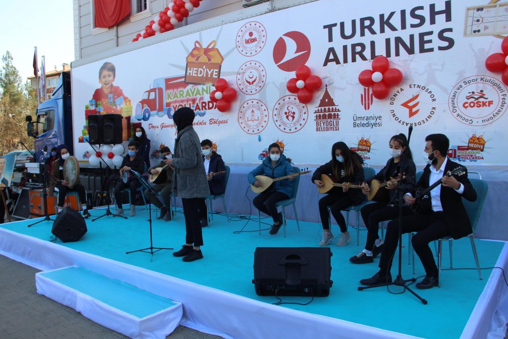 'Hediye Karavanı'nın son durağı Diyarbakır