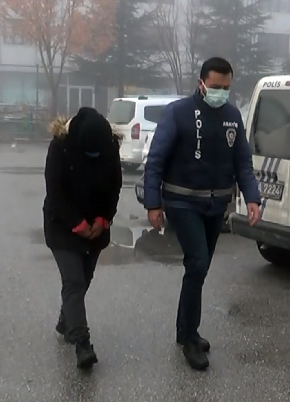 İlişki kandırmacasıyla rehin aldıkları Iraklının parasını gasbeden 3 kişi yakalandı