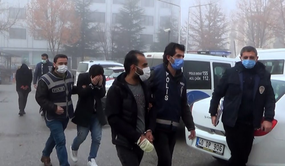 İlişki kandırmacasıyla rehin aldıkları Iraklının parasını gasbeden 3 kişi yakalandı