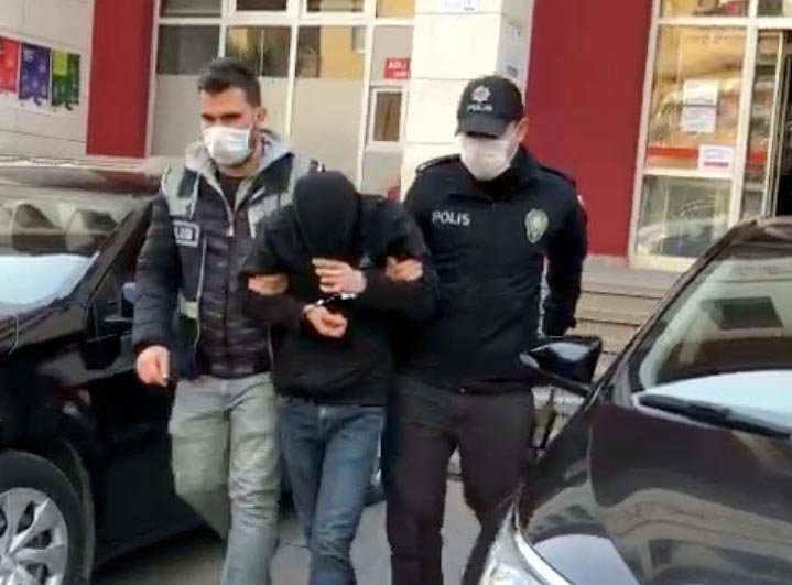 Müşteri gibi girdiği kuyumcudan 1 tabla yüzük çalan şüpheli yakalandı