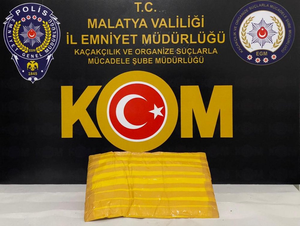 Vücudunda korseye sarılı 1 kilo 100 gram esrar çıktı