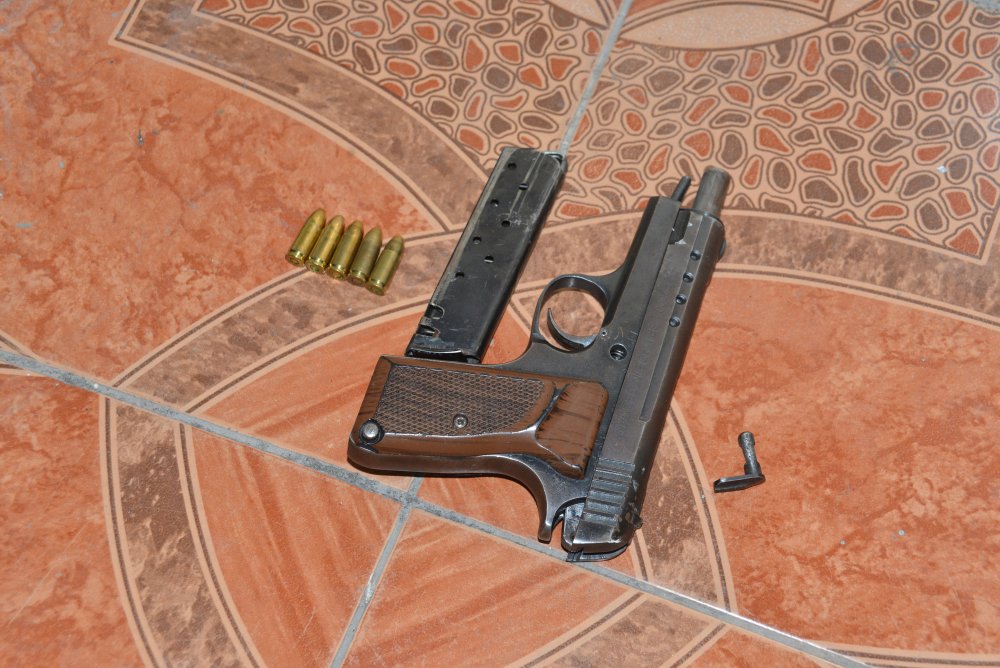 Adana'da, polisin 'dur' ihtarına uymayıp kaçan 4 şüpheliden 1'i yakalandı
