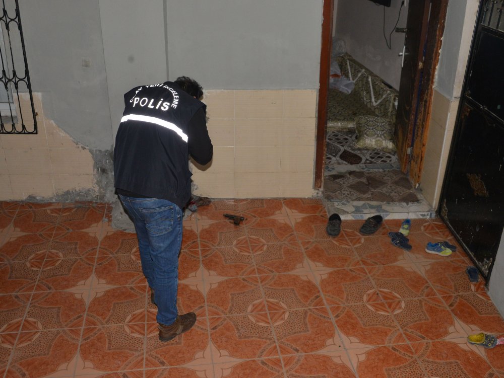 Adana'da, polisin 'dur' ihtarına uymayıp kaçan 4 şüpheliden 1'i yakalandı