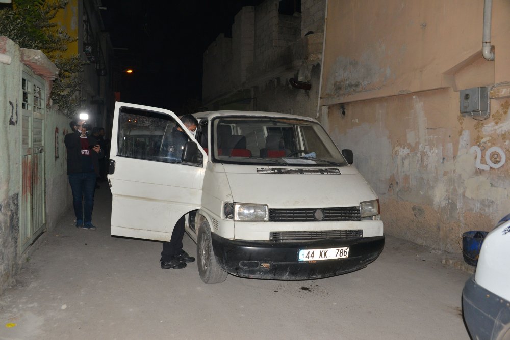 Adana'da, polisin 'dur' ihtarına uymayıp kaçan 4 şüpheliden 1'i yakalandı