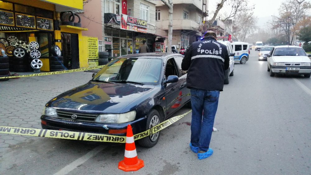 Araç kullanırken pompalı tüfekle kendini vurdu