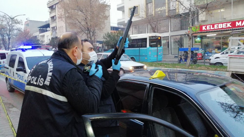 Araç kullanırken pompalı tüfekle kendini vurdu