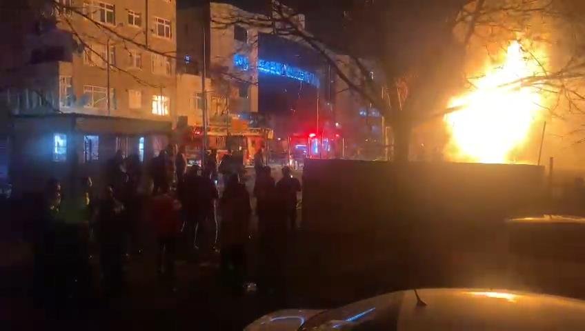 Bahçelievler'de trafo alev alev yandı