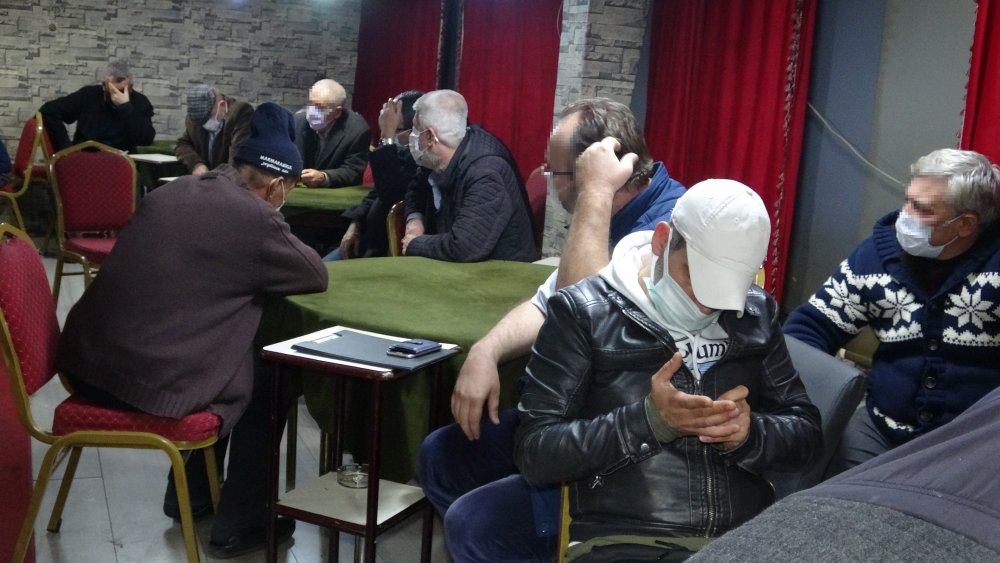 Briç Sevenler Derneği'ne kumar baskını: 42 kişiye 132 bin TL ceza