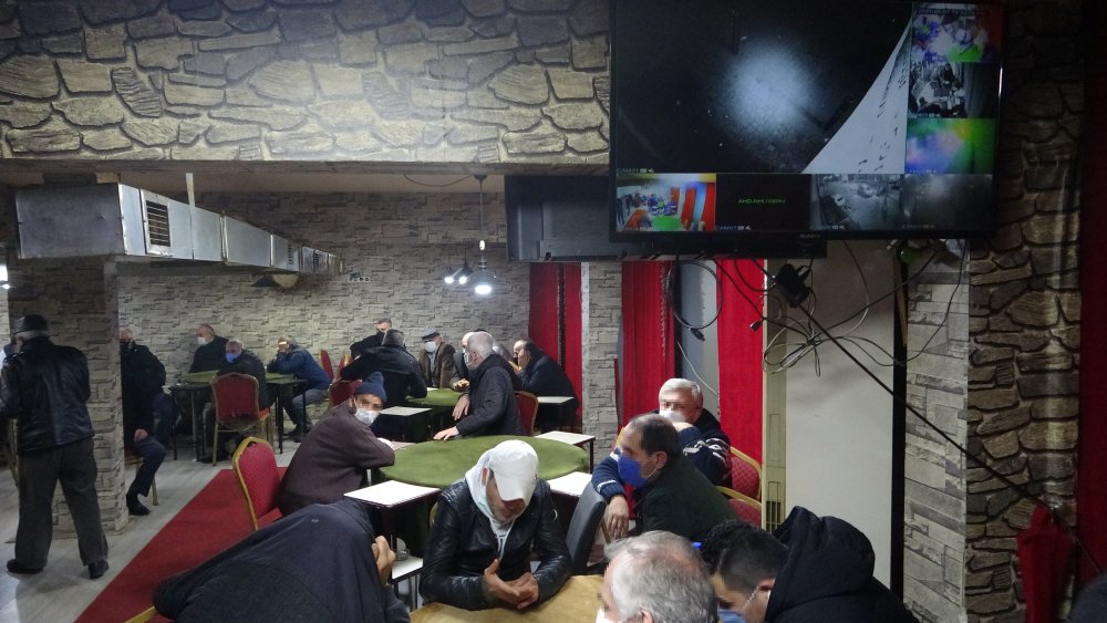 Briç Sevenler Derneği'ne kumar baskını: 42 kişiye 132 bin TL ceza
