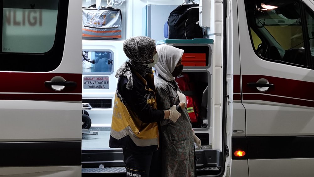 Bursa'da tekstil fabrikasında 20 kadın işçi, boyadan zehirlendi