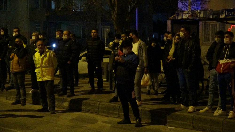Çanakkale'de hasta taşıyan ambulansla taksi çarpıştı: 5 yaralı