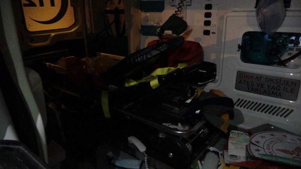 Çanakkale'de hasta taşıyan ambulansla taksi çarpıştı: 5 yaralı