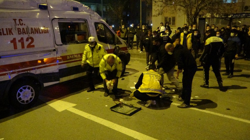 Çanakkale'de hasta taşıyan ambulansla taksi çarpıştı: 5 yaralı