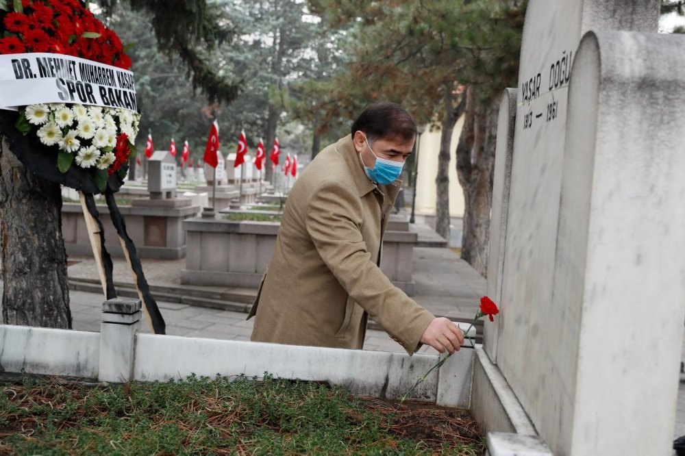 Efsane güreşçi Yaşar Doğu kabri başında anıldı