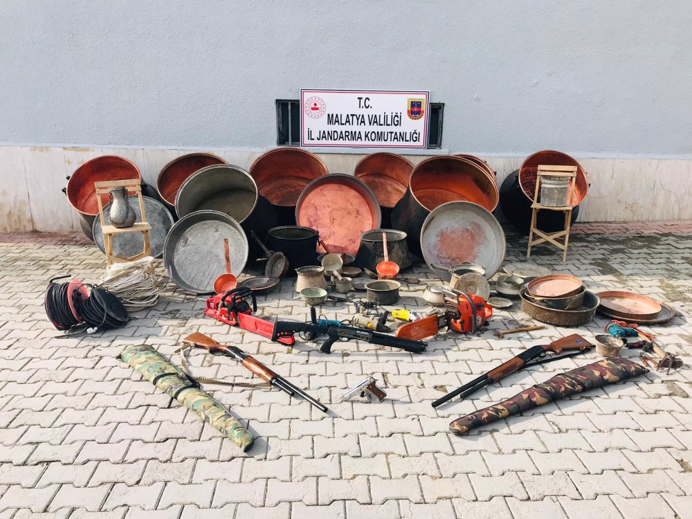 Sivas’ta hırsızlık yapan 5 şüpheli, Malatya’da yol kontrolünde yakalandı