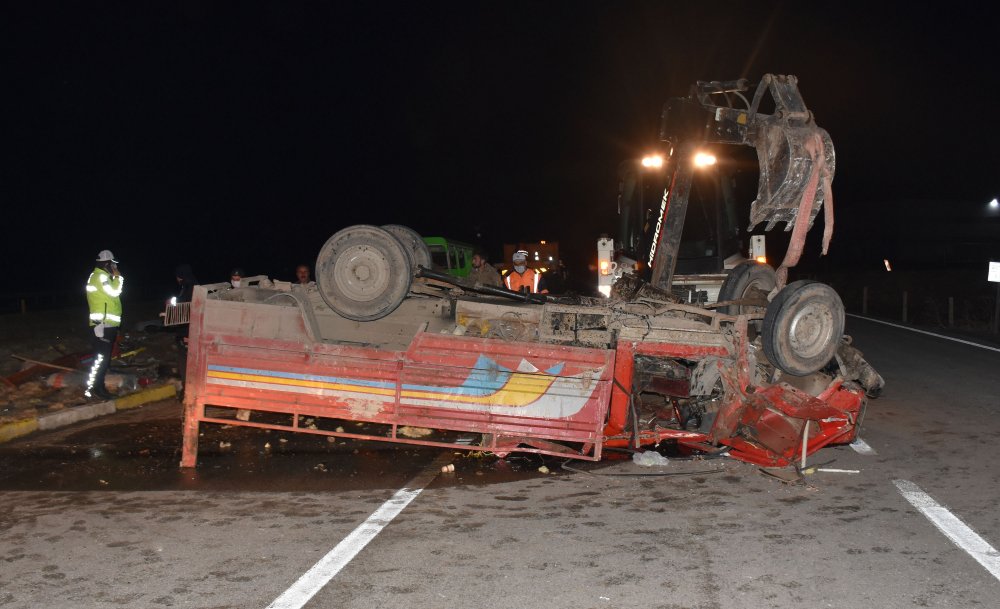 Sivas'ta kamyonet devrildi: 1 ölü, 1 yaralı