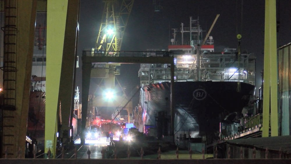 Tuzla'da tersanede bakımda olan gemide yangın: 1 işçi yaralı (Geniş haber)