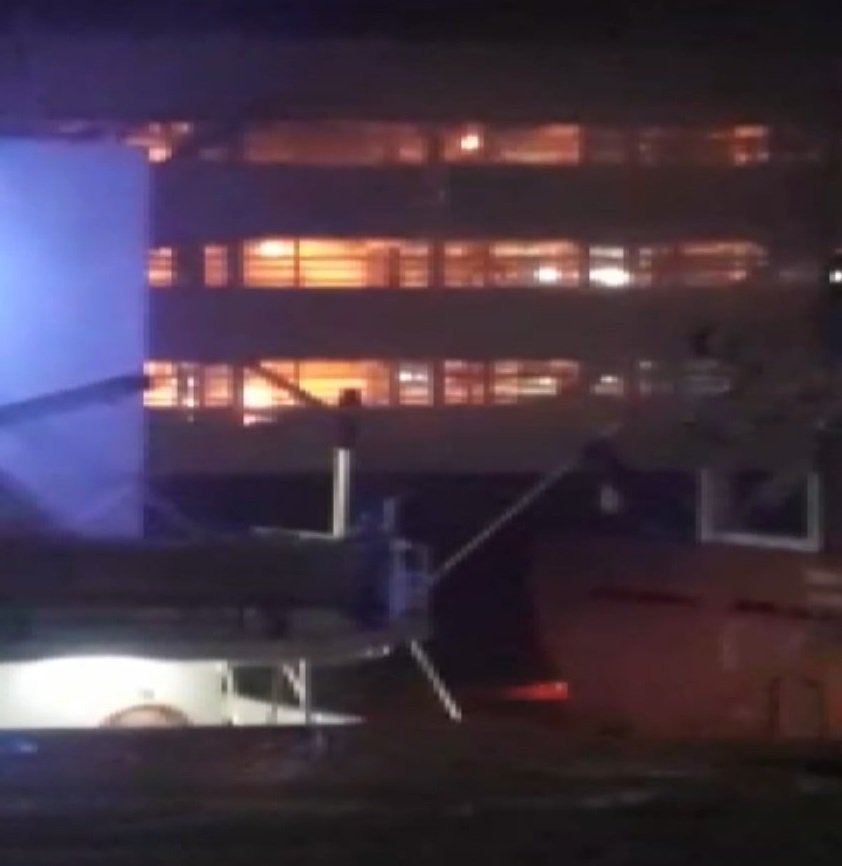 Tuzla'da tersaneler bölgesinde gemi yangını