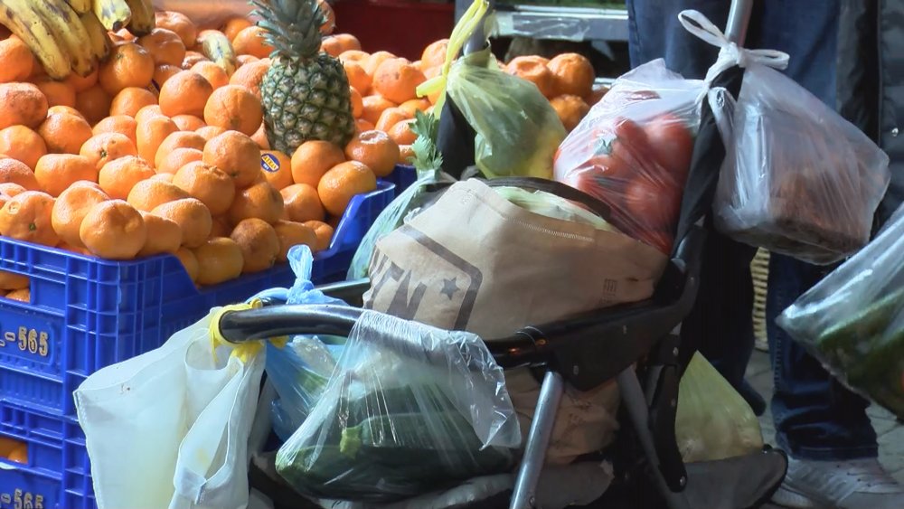 Ümraniye'de kısıtlama öncesi market yoğunluğu