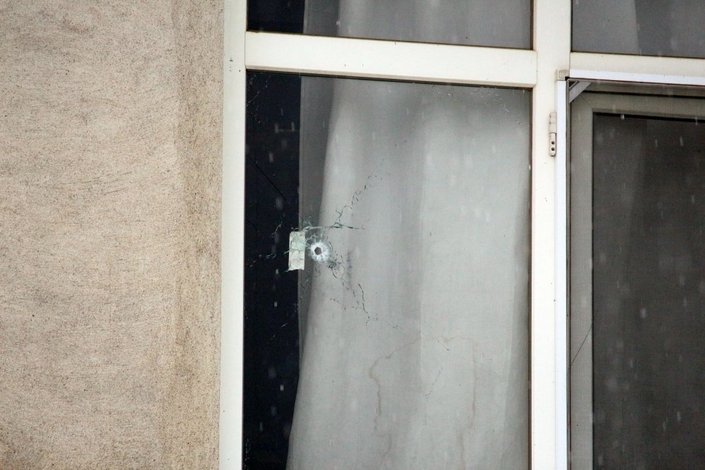 EŞİNE ATEŞ ETTİĞİNDE ELLERİ KELEPÇELİ MİYDİ: Melek İpek'in Antalya Adliyesi'ndeki savcılık sorgusu 3 saat sürdü
