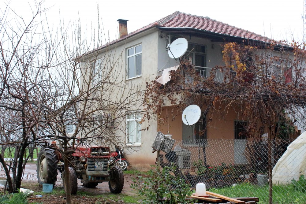 EŞİNE ATEŞ ETTİĞİNDE ELLERİ KELEPÇELİ MİYDİ: Melek İpek'in Antalya Adliyesi'ndeki savcılık sorgusu 3 saat sürdü