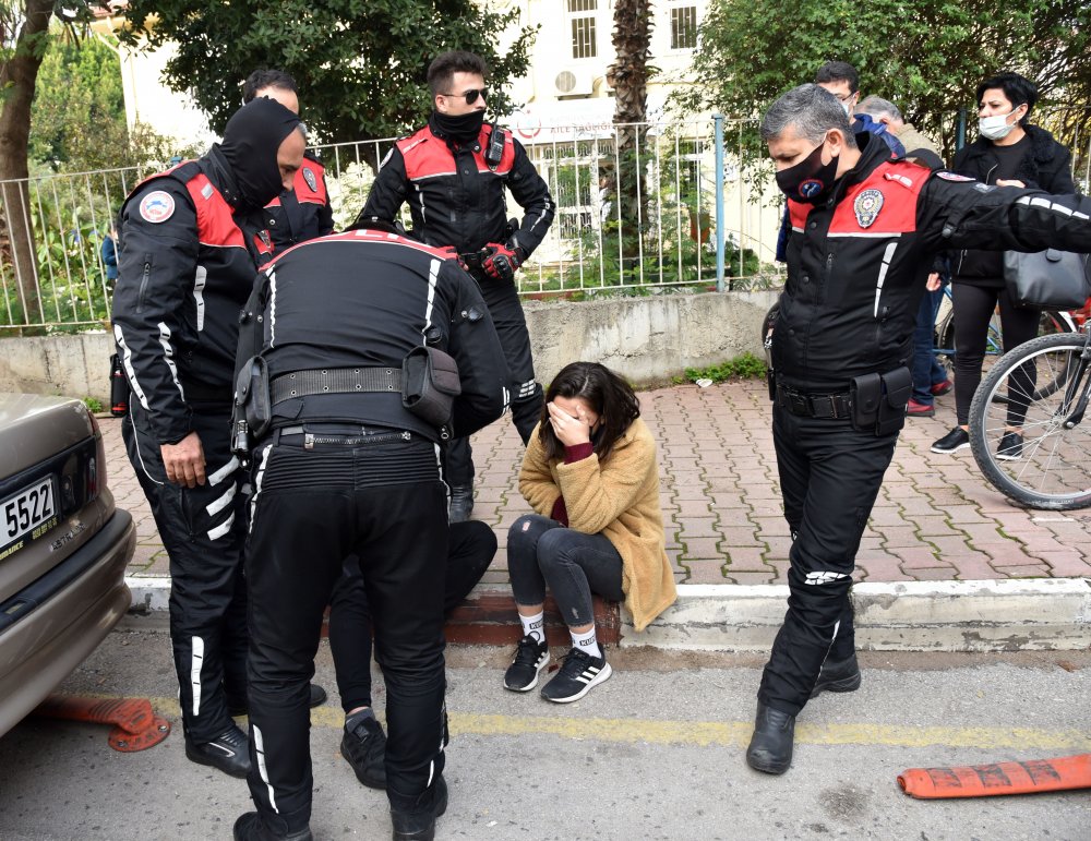 Polisin 'dur' ihtarına uymadılar, kaza yapınca yakalandılar
