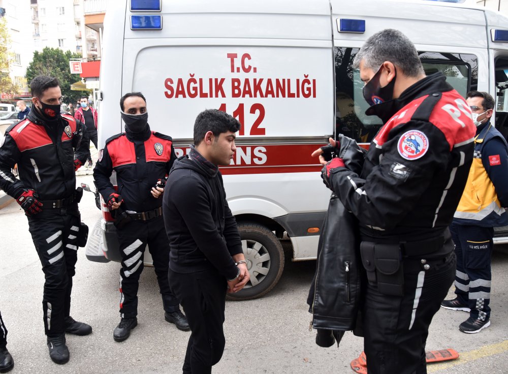 Polisin 'dur' ihtarına uymadılar, kaza yapınca yakalandılar