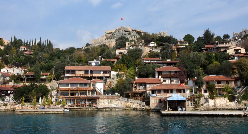 Rus turistlerin Demre'de deniz keyfi