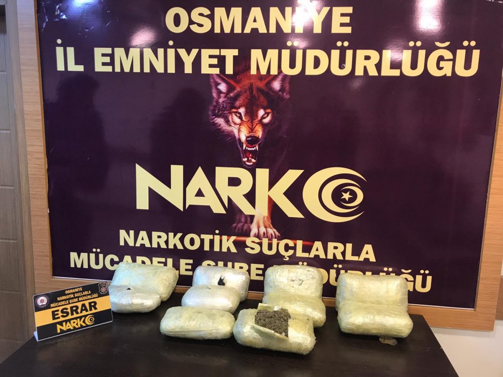 Sırt çantasında uyuşturucu ele geçirilen 2 yolcu tutuklandı