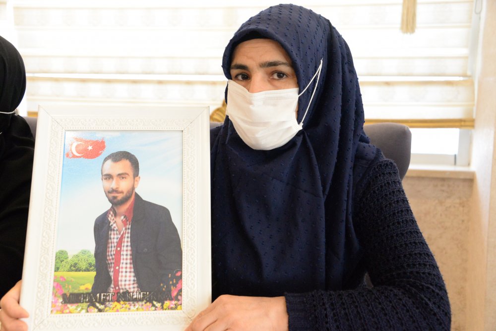 9 sene önce kaçırılan kızı Şeyma için oturma eyleminedeki Nazlı Sancar'dan açıklama: ''Hepimiz evlatlarımızı alıp güler yüzle evimize döneceğiz."
