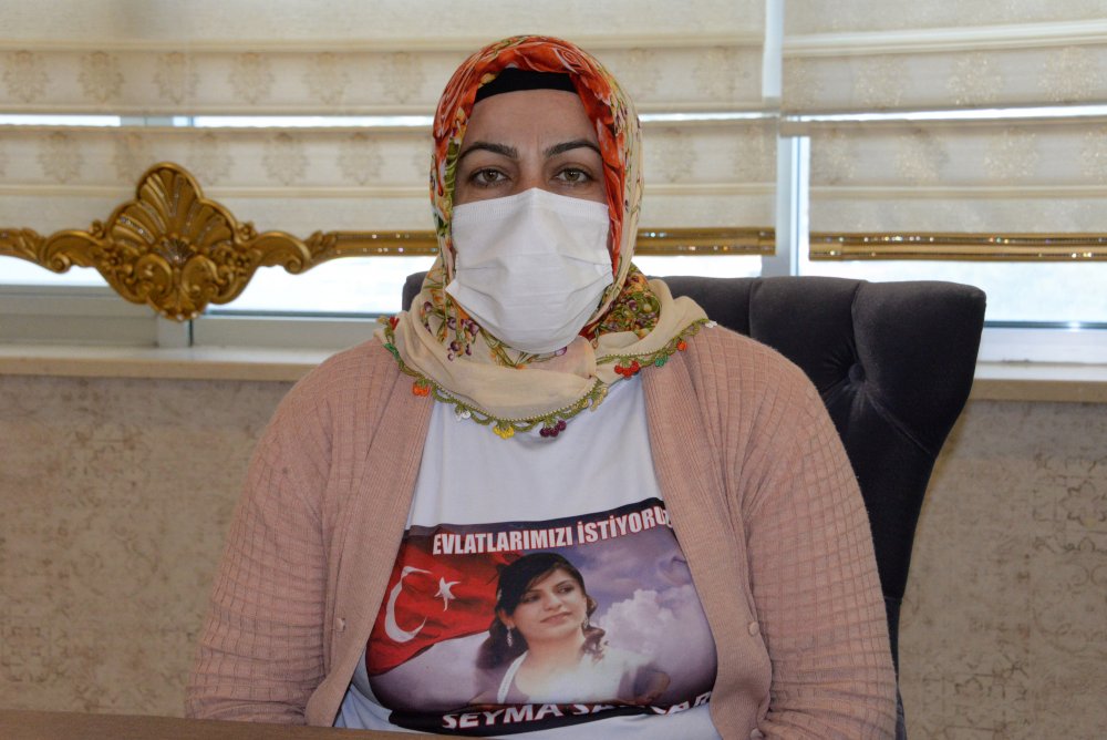 9 sene önce kaçırılan kızı Şeyma için oturma eyleminedeki Nazlı Sancar'dan açıklama: ''Hepimiz evlatlarımızı alıp güler yüzle evimize döneceğiz."