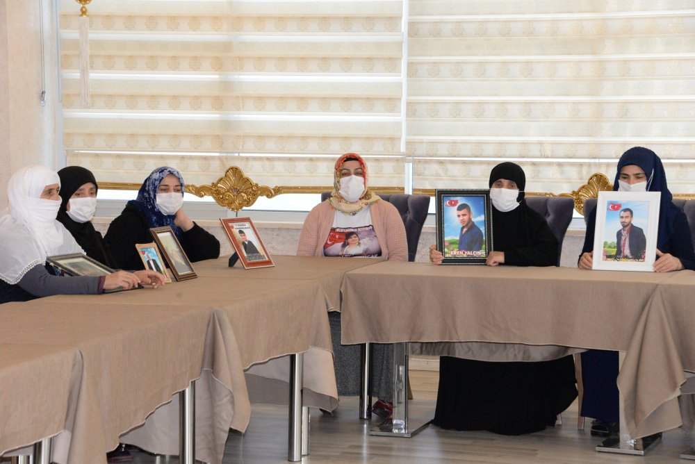 9 sene önce kaçırılan kızı Şeyma için oturma eyleminedeki Nazlı Sancar'dan açıklama: ''Hepimiz evlatlarımızı alıp güler yüzle evimize döneceğiz."