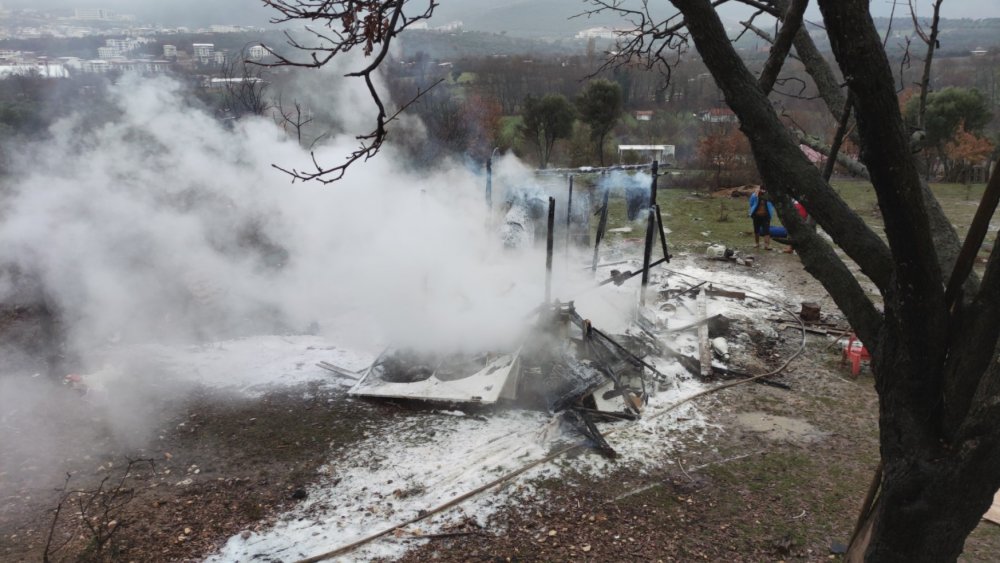 Baraka yangın sonucu küle döndü