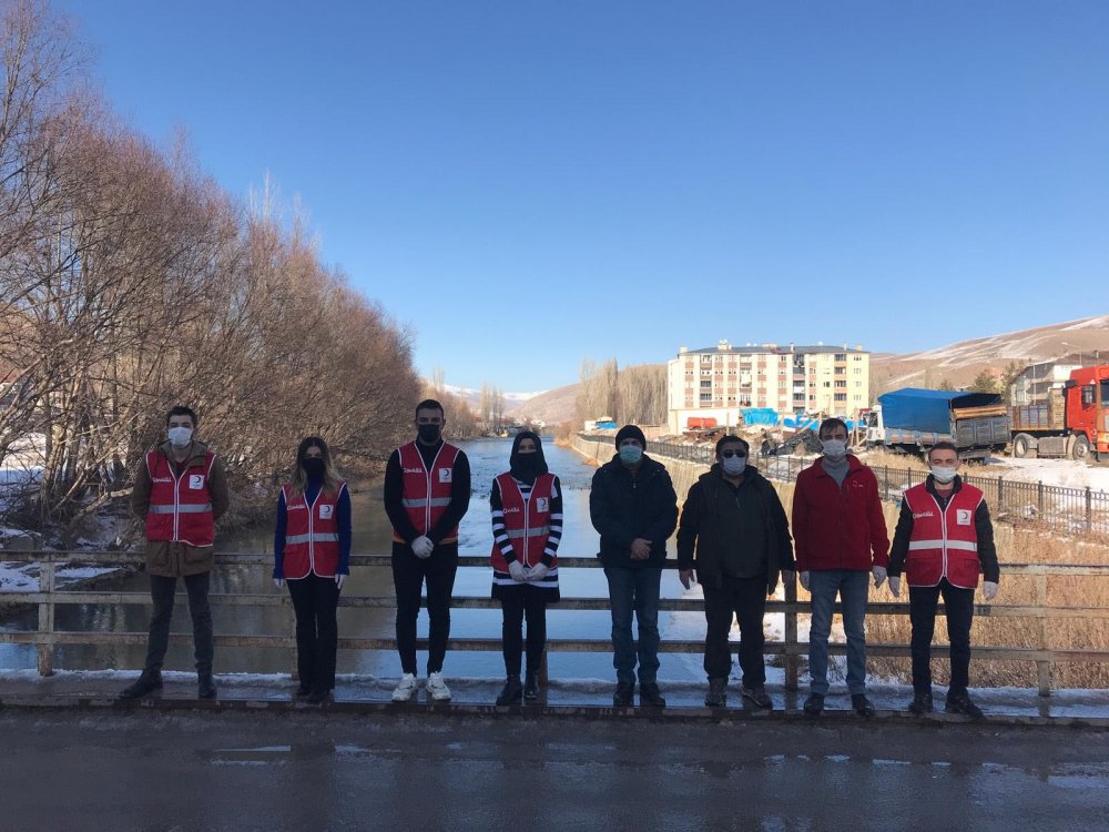 Bayburt sokak hayvanları unutmuyor