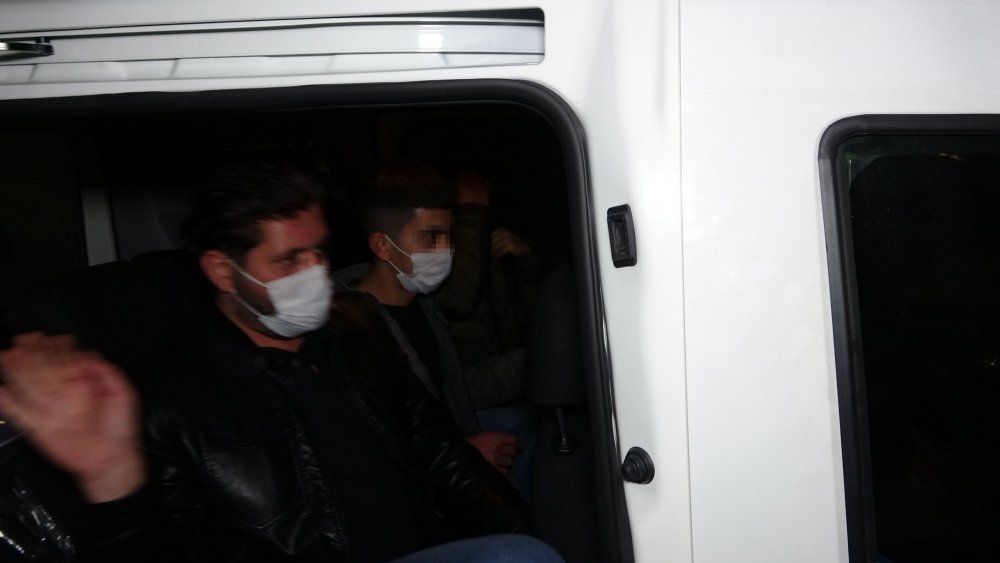 Bıçaklı yaralamaya karışan iki kişi, kovalamaca sonucu yakalandı