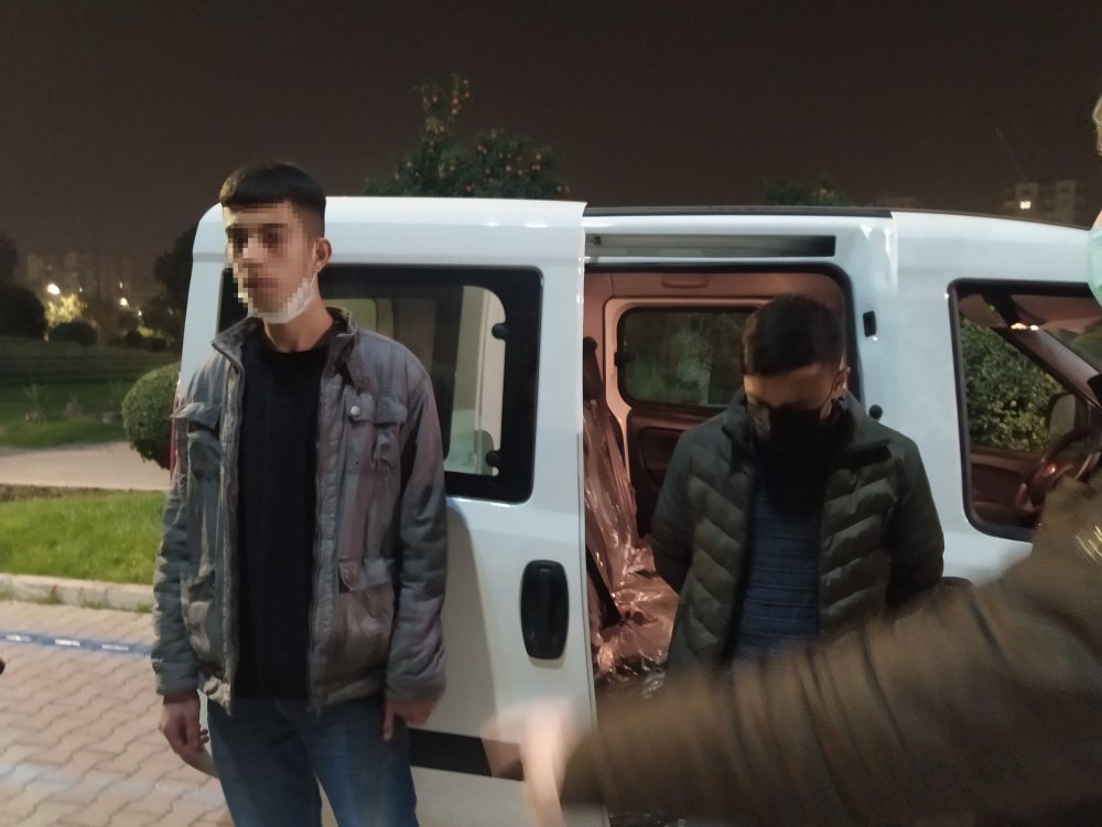Bıçaklı yaralamaya karışan iki kişi, kovalamaca sonucu yakalandı