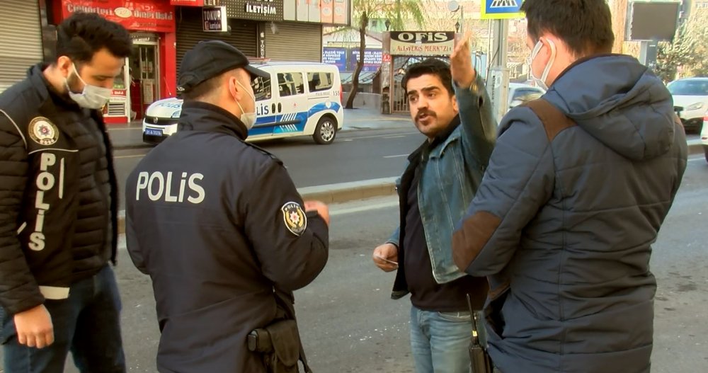 Diyarbakır'da kısıtlamayı ihlal eden, maskesiz ve kimliksiz kişi, polisle tartıştı
